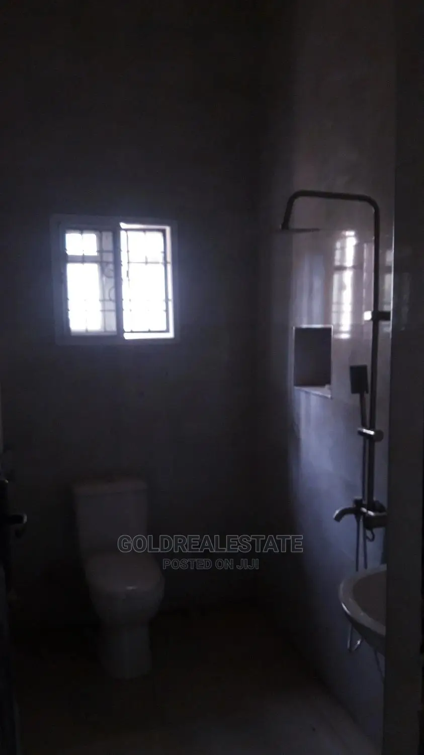 2bdrm Block of Flats in Zone E, Apo Resettlement for rent
