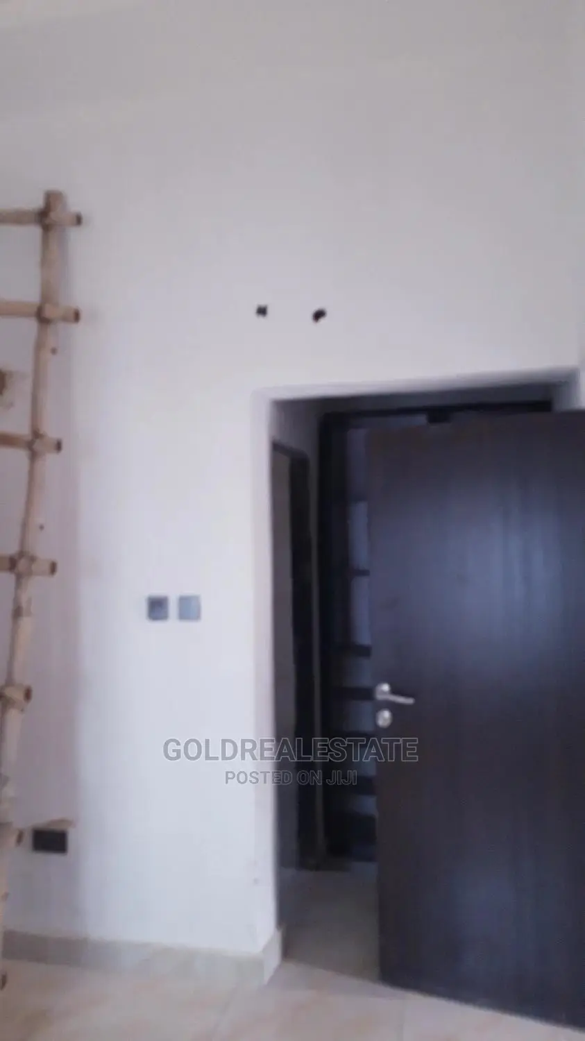 2bdrm Block of Flats in Zone E, Apo Resettlement for rent
