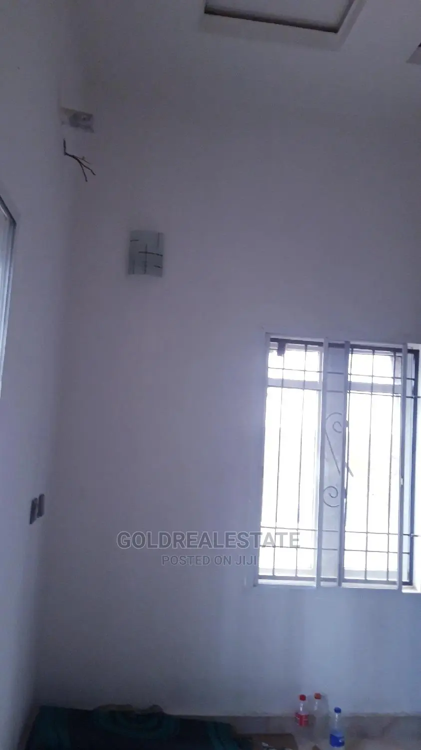 2bdrm Block of Flats in Zone E, Apo Resettlement for rent
