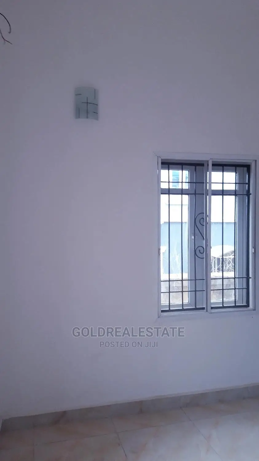 2bdrm Block of Flats in Zone E, Apo Resettlement for rent