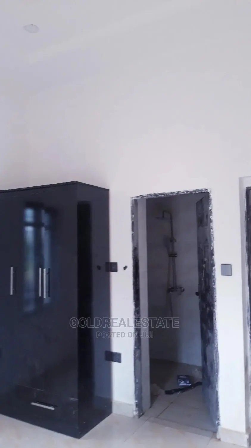 2bdrm Block of Flats in Zone E, Apo Resettlement for rent