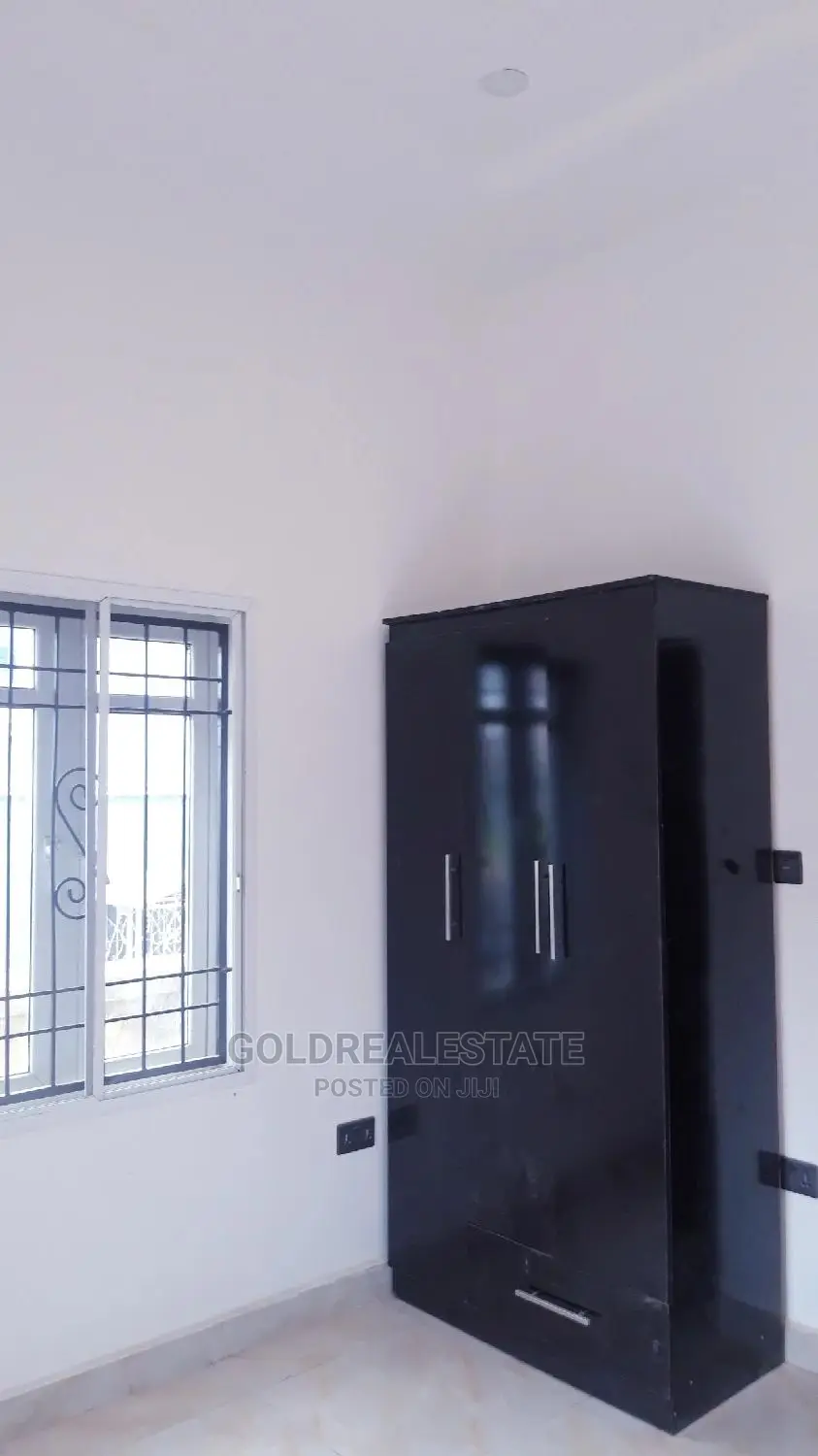 2bdrm Block of Flats in Zone E, Apo Resettlement for rent