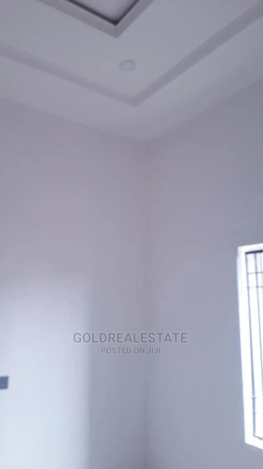 2bdrm Block of Flats in Zone E, Apo Resettlement for rent