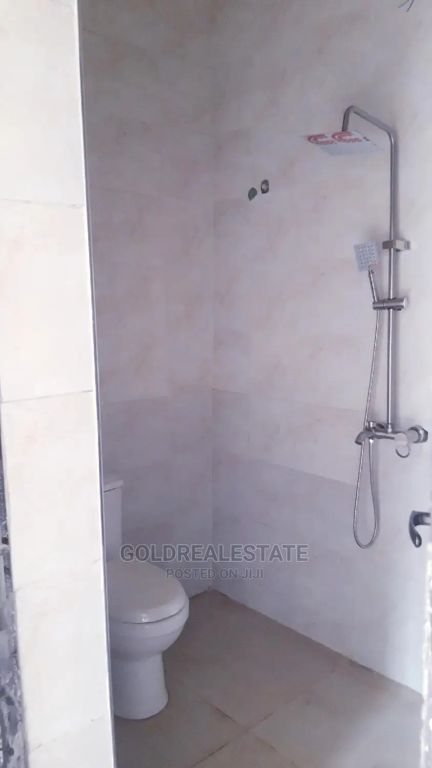 2bdrm Block of Flats in Zone E, Apo Resettlement for rent