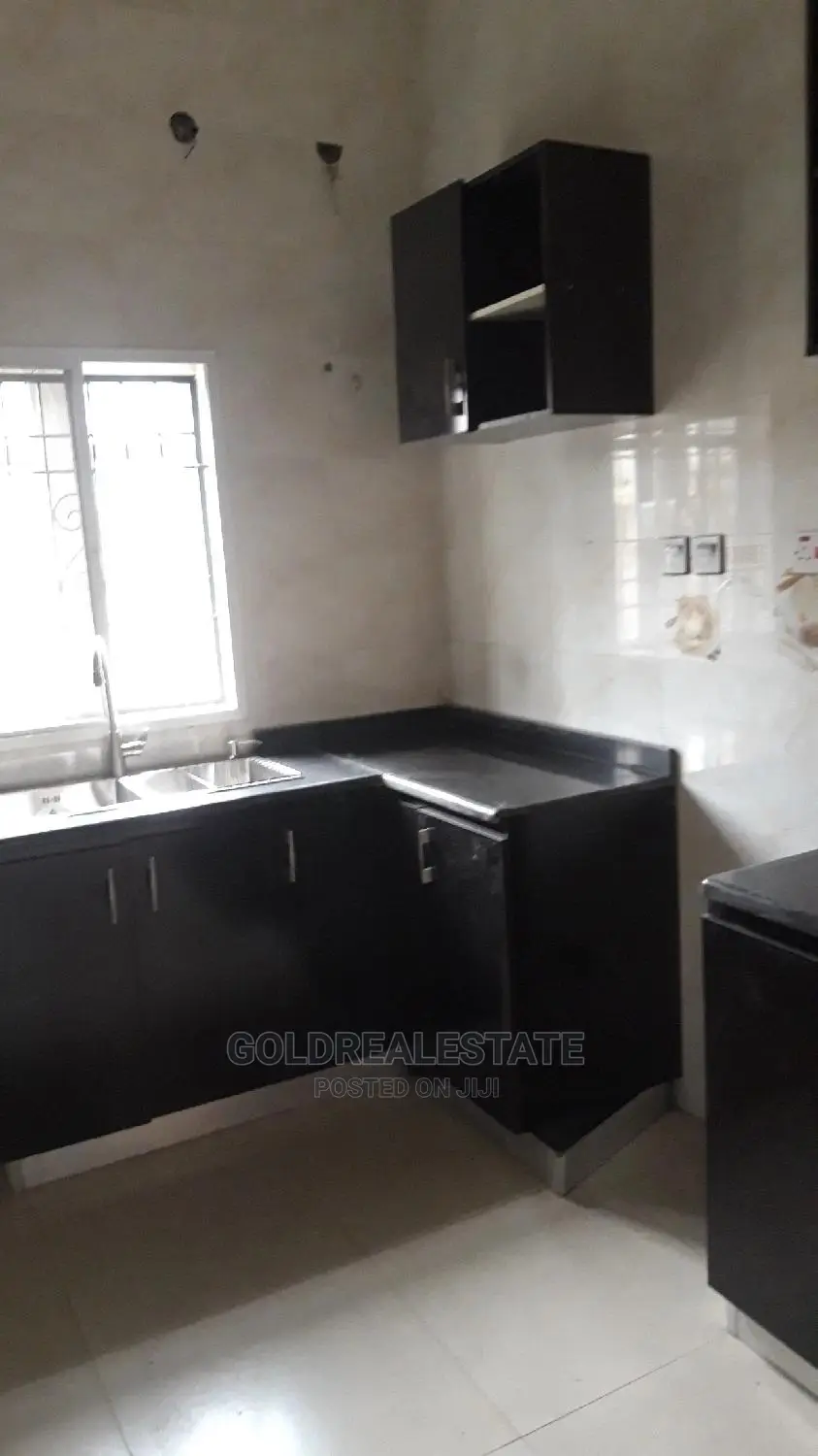 2bdrm Block of Flats in Zone E, Apo Resettlement for rent
