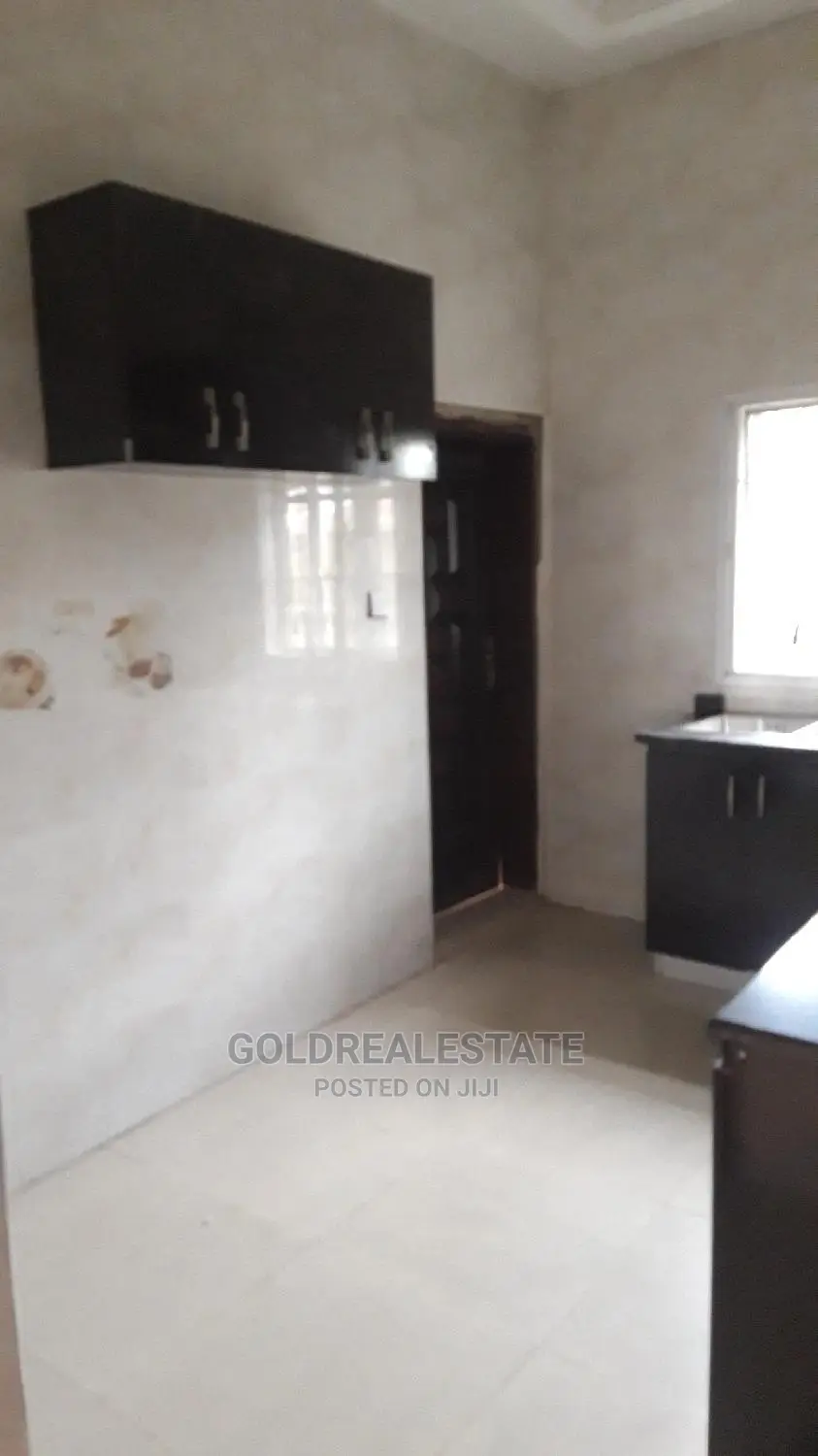 2bdrm Block of Flats in Zone E, Apo Resettlement for rent