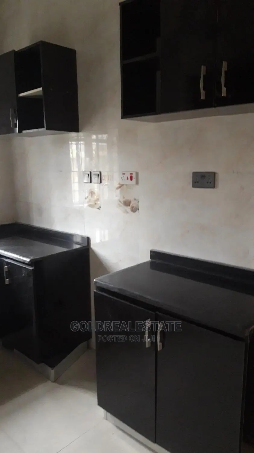 2bdrm Block of Flats in Zone E, Apo Resettlement for rent