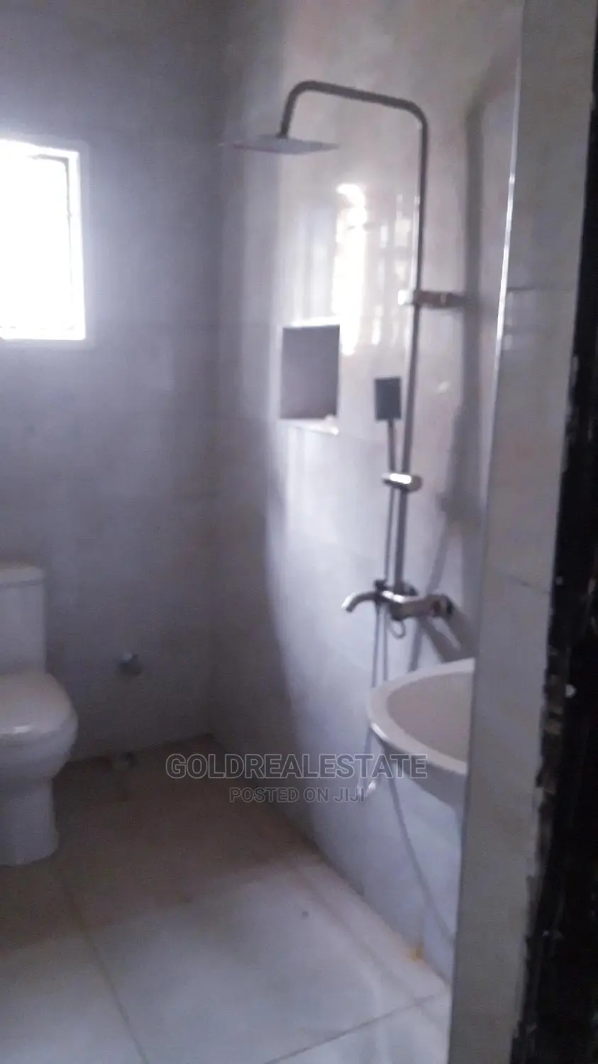 2bdrm Block of Flats in Zone E, Apo Resettlement for rent
