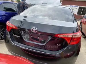 Toyota Corolla LE (1.8L 4cyl 2A) 2018 Black