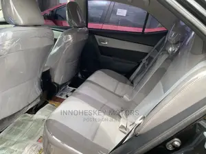 Toyota Corolla LE (1.8L 4cyl 2A) 2018 Black