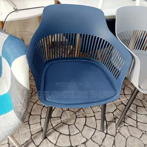Pp Dining Chairs With Cushioned Seat