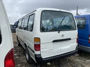 Toyota HiAce 2000 White
