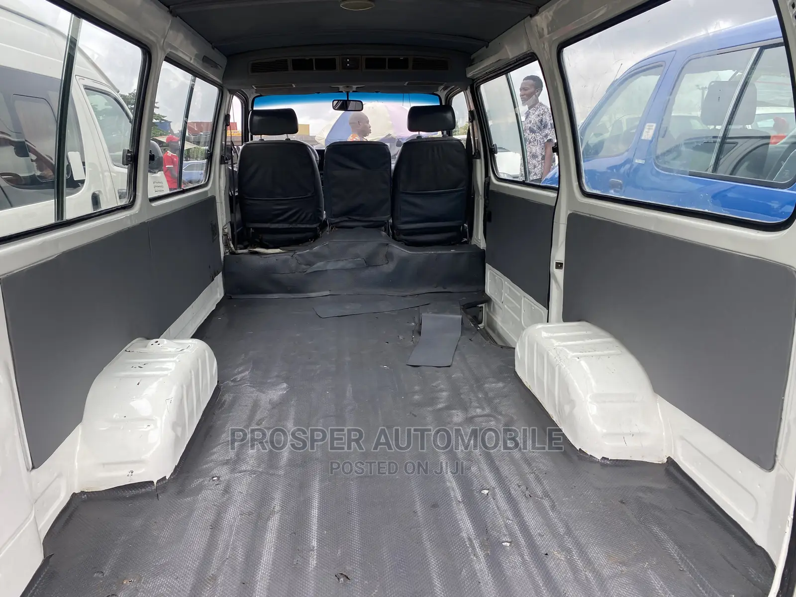 Toyota HiAce 2000 White