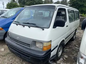 Toyota HiAce 2000 White