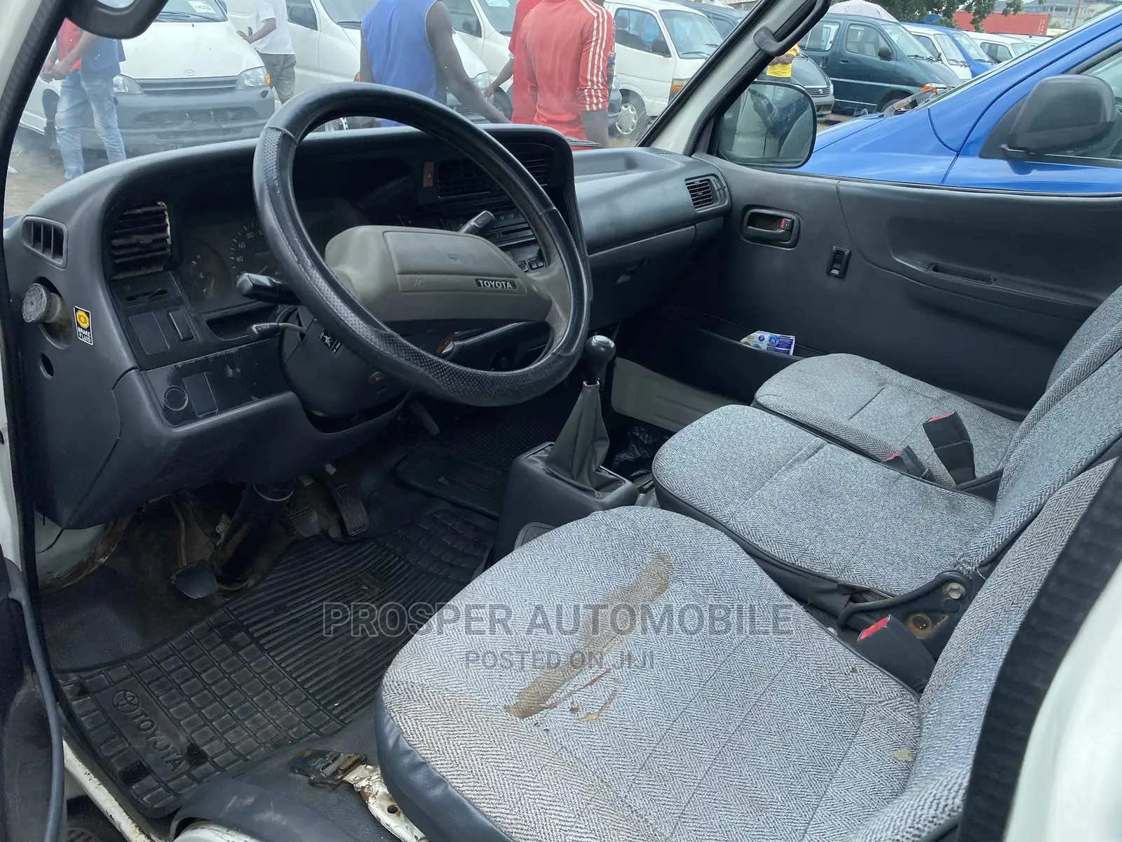Toyota HiAce 2000 White