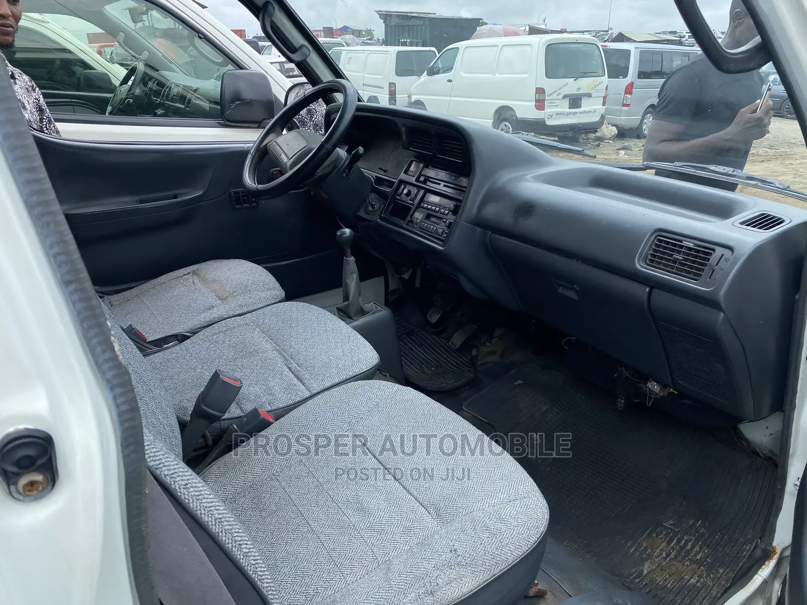 Toyota HiAce 2000 White