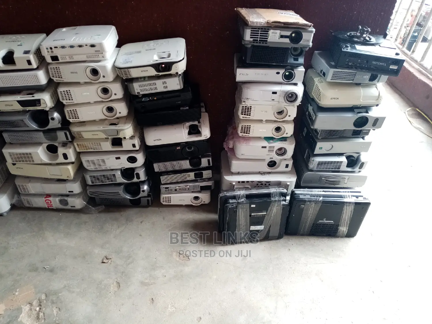 Epson, Hitachi, Casio Nec, Dell Projectors Available
