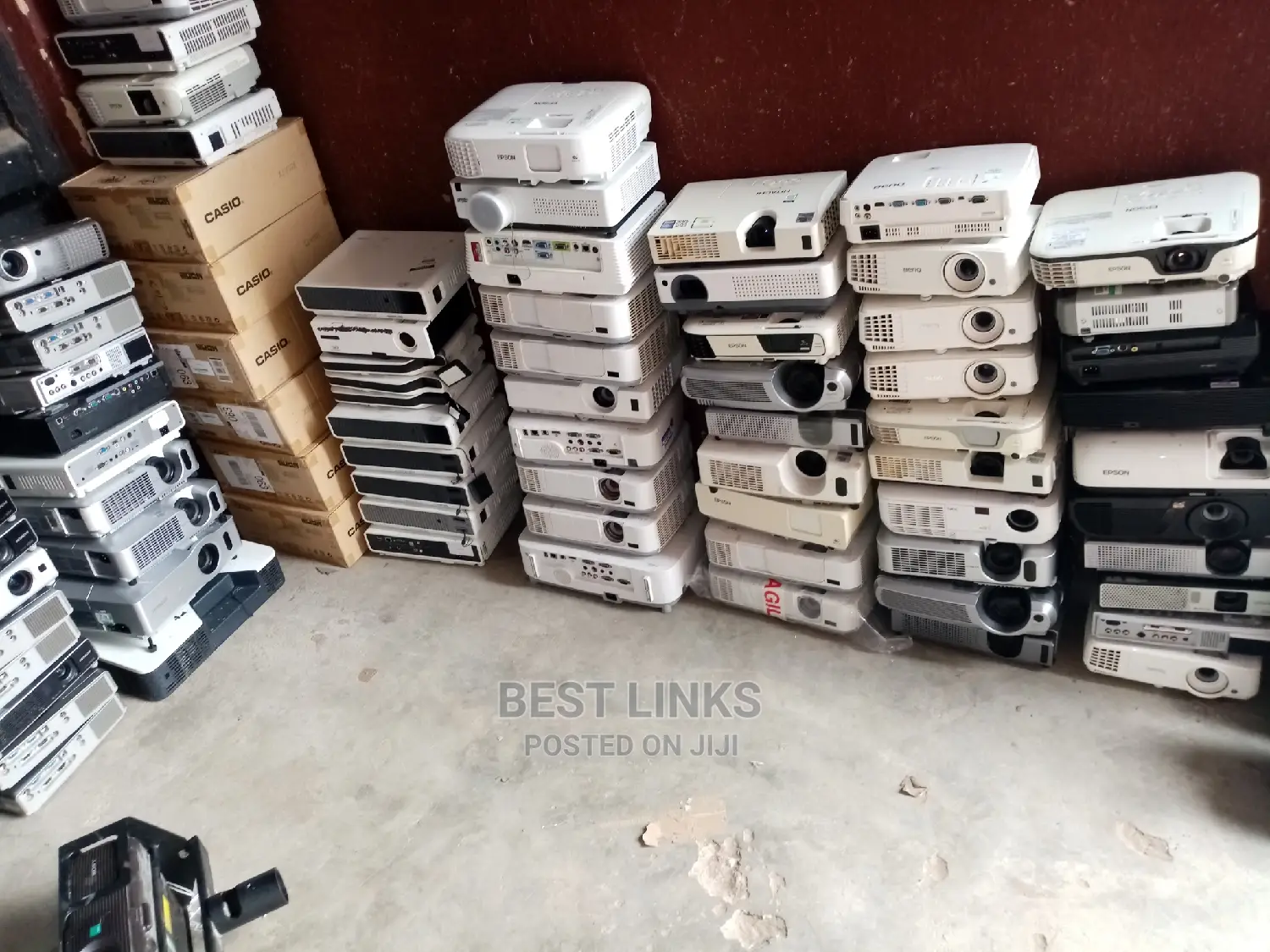 Epson, Hitachi, Casio Nec, Dell Projectors Available