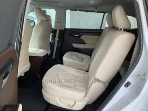 Toyota Highlander XLE 2022 White
