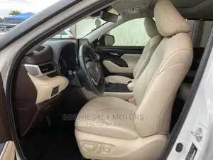Toyota Highlander XLE 2022 White