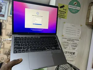 Laptop Apple MacBook 2020 16GB Intel Core I7 SSD 256GB