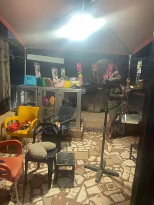 A Hair Stylist Shop in Trans Ekulu With His Content for 2m