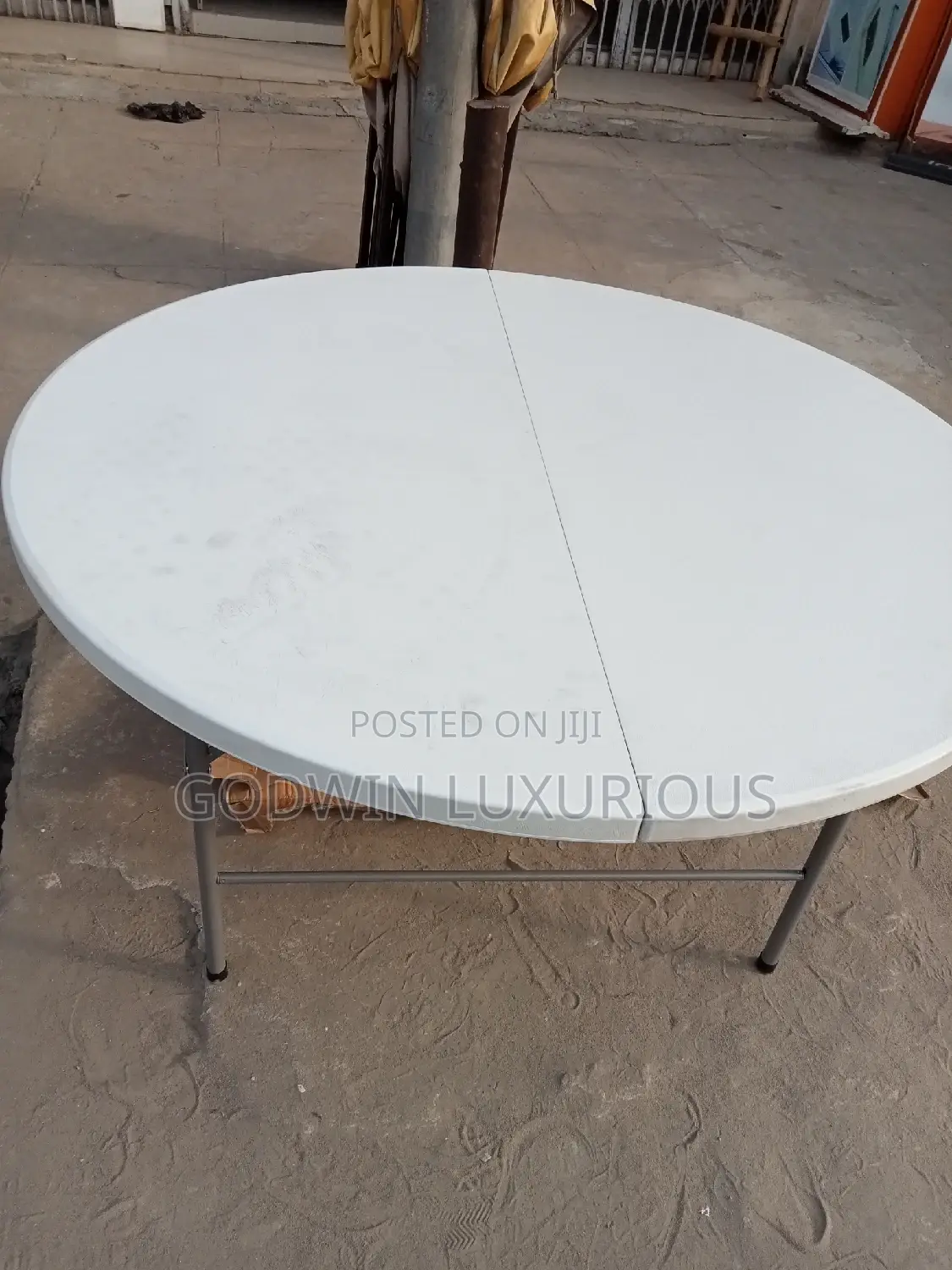 10 People Table