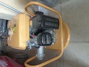 Robin Gasoline Pocker Vibrator With Hose 5.0hp