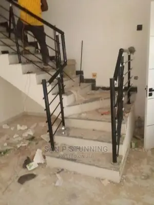 Black Aluminum Rails With Classic Design