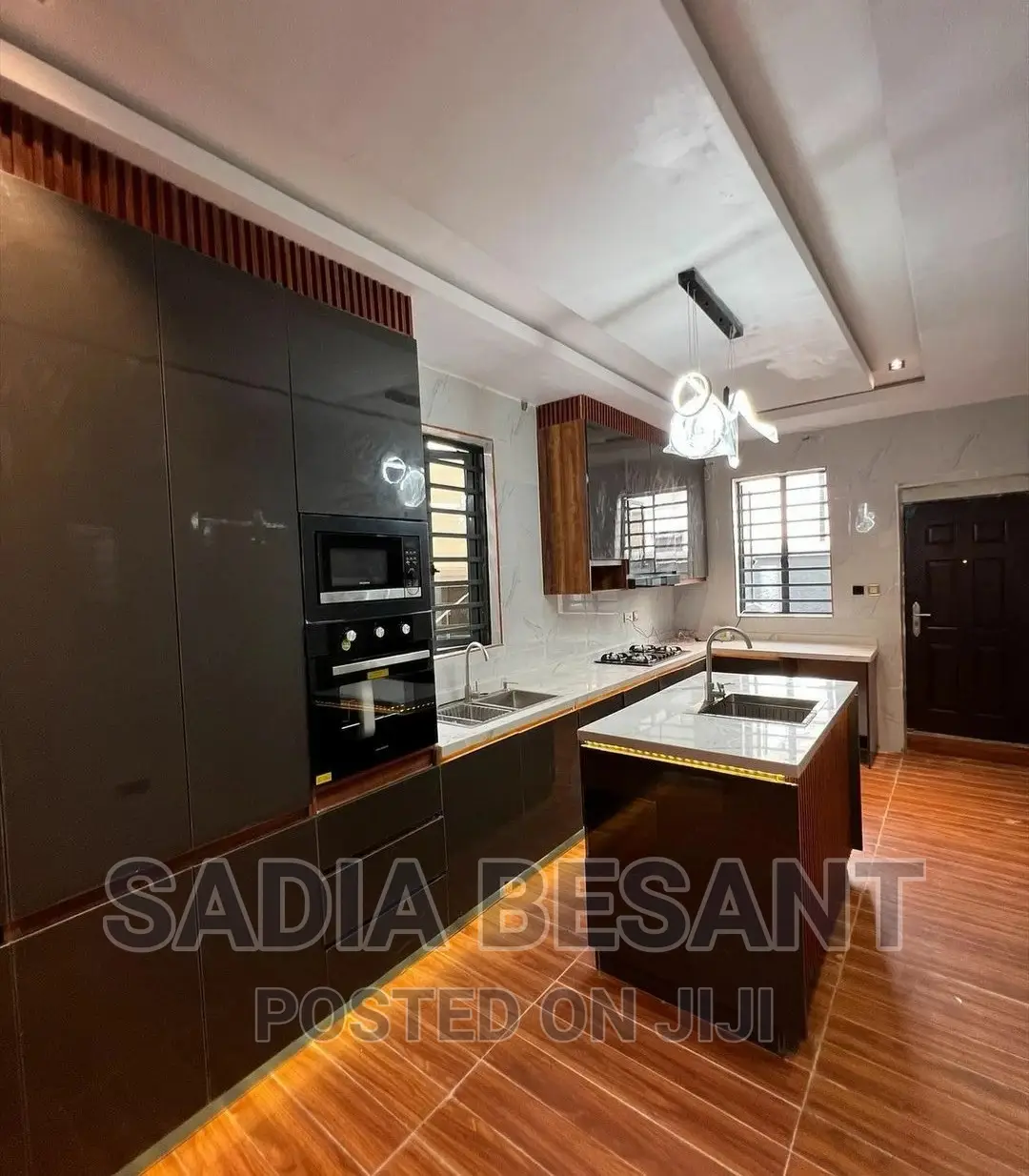 Luxury Kitchen Cabinet Design With Accessories