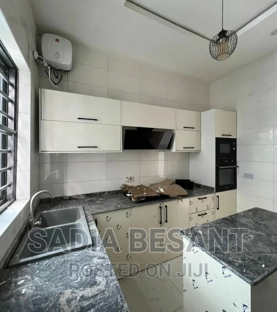 Luxury Kitchen Cabinet Design With Accessories