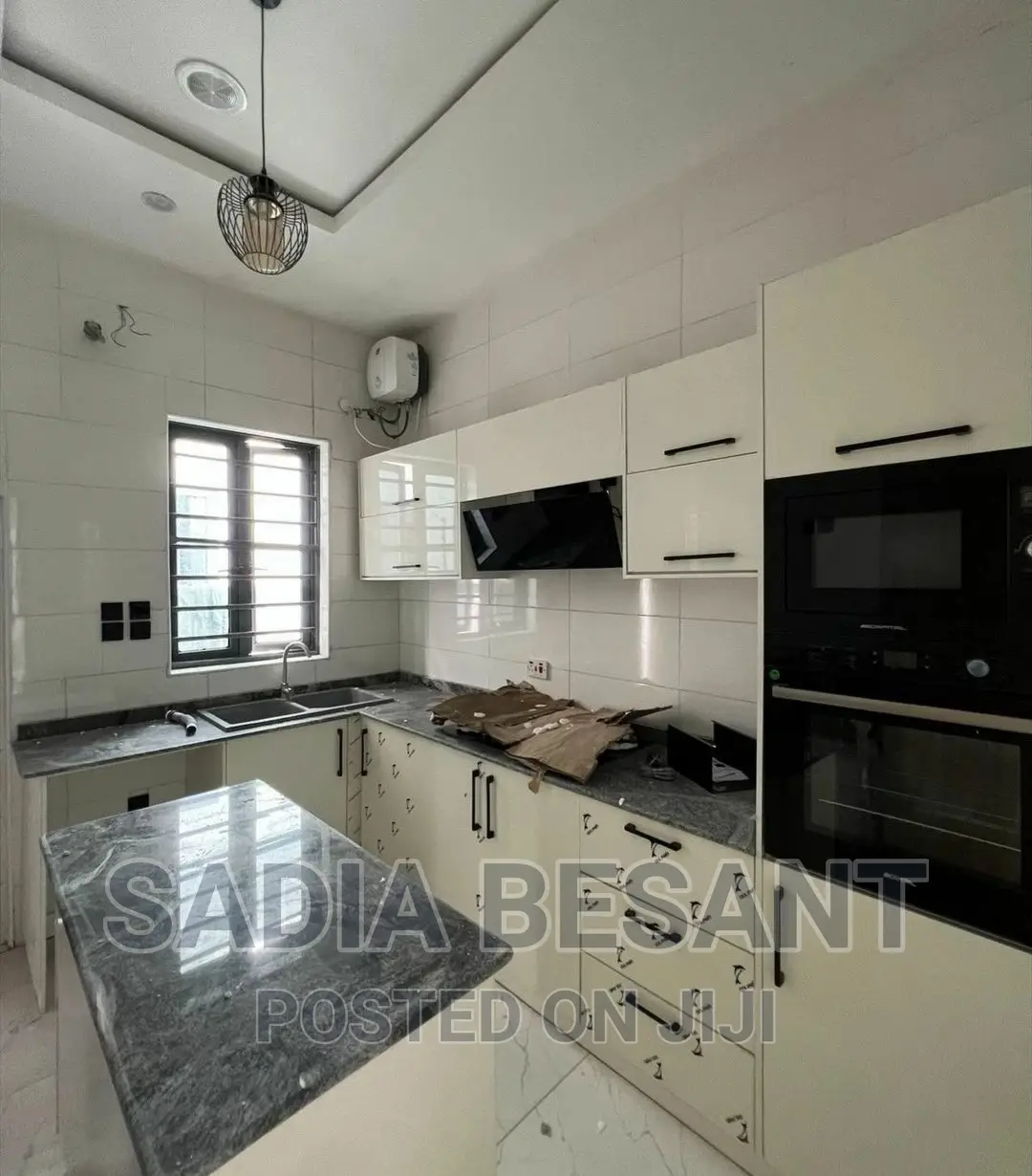 Luxury Kitchen Cabinet Design With Accessories