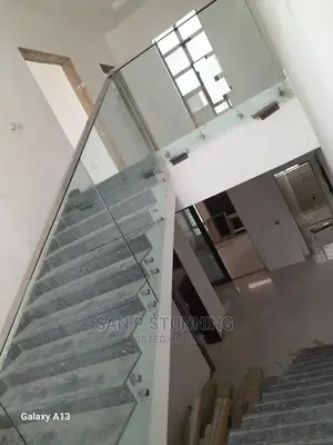 Glass Railing Design With Frameless Installation.