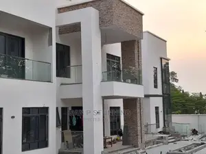 Frameless Glass Rail Design for Mansions.