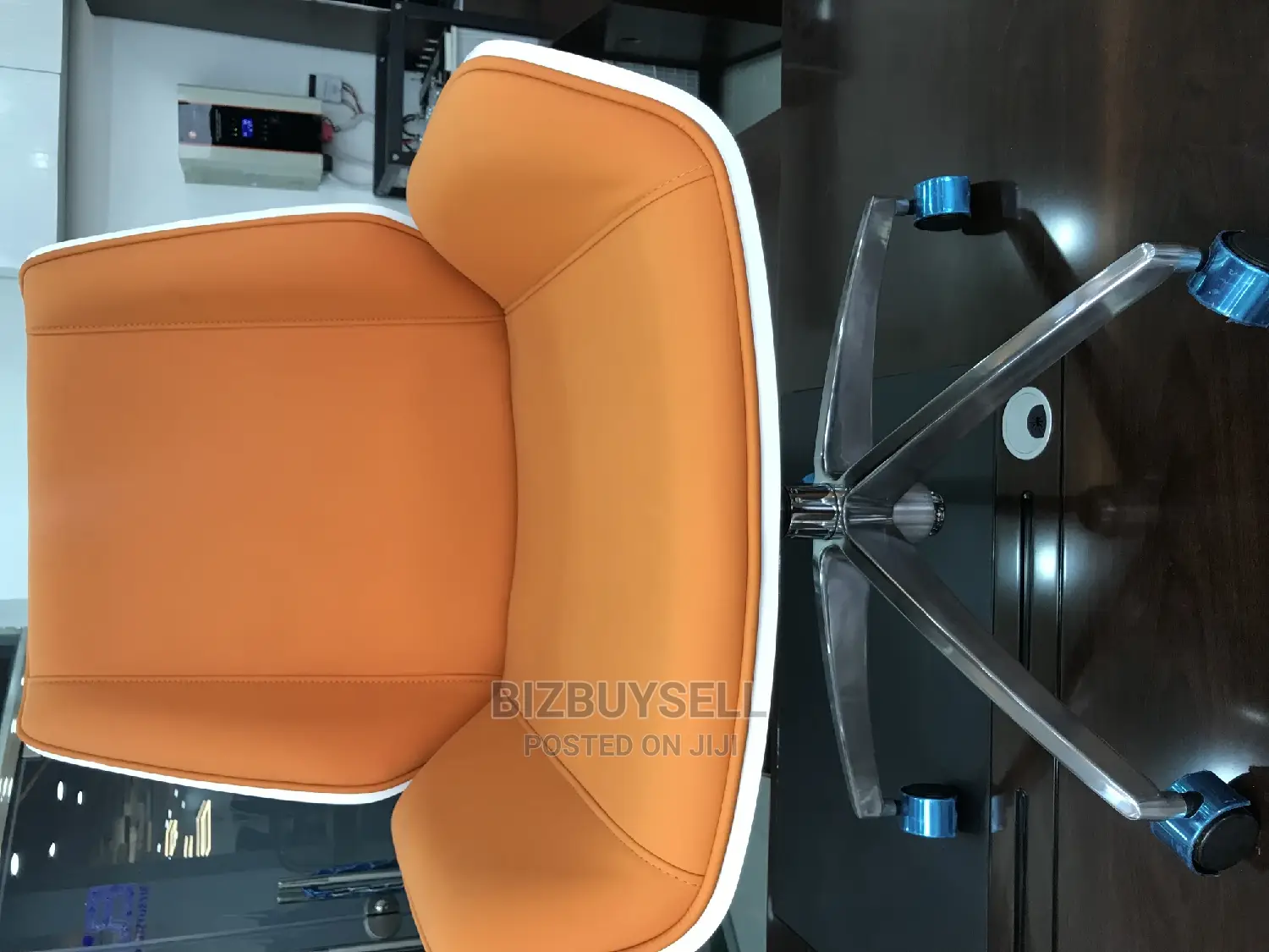 Quality Executive Adjustable Swivel Leather Office Chair.