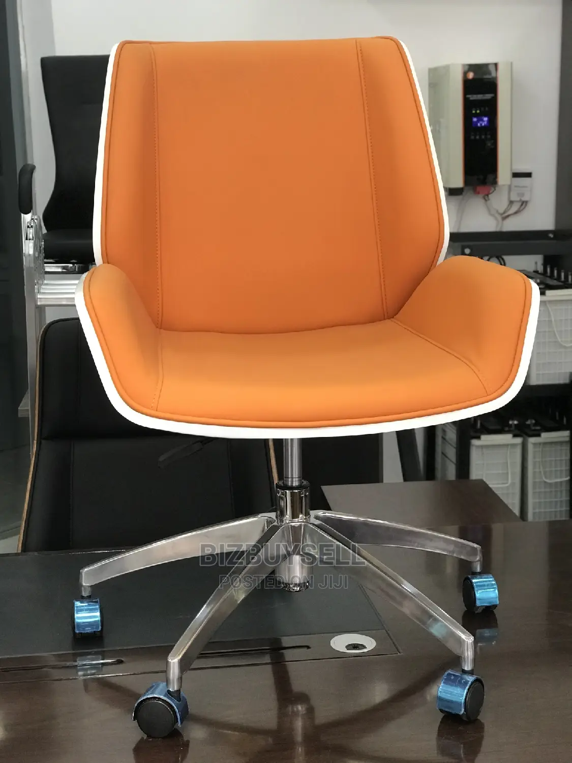 Quality Executive Adjustable Swivel Leather Office Chair.