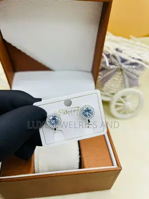 Original Quality Magnetic Earrings Stud (Swipe 4 Designs)