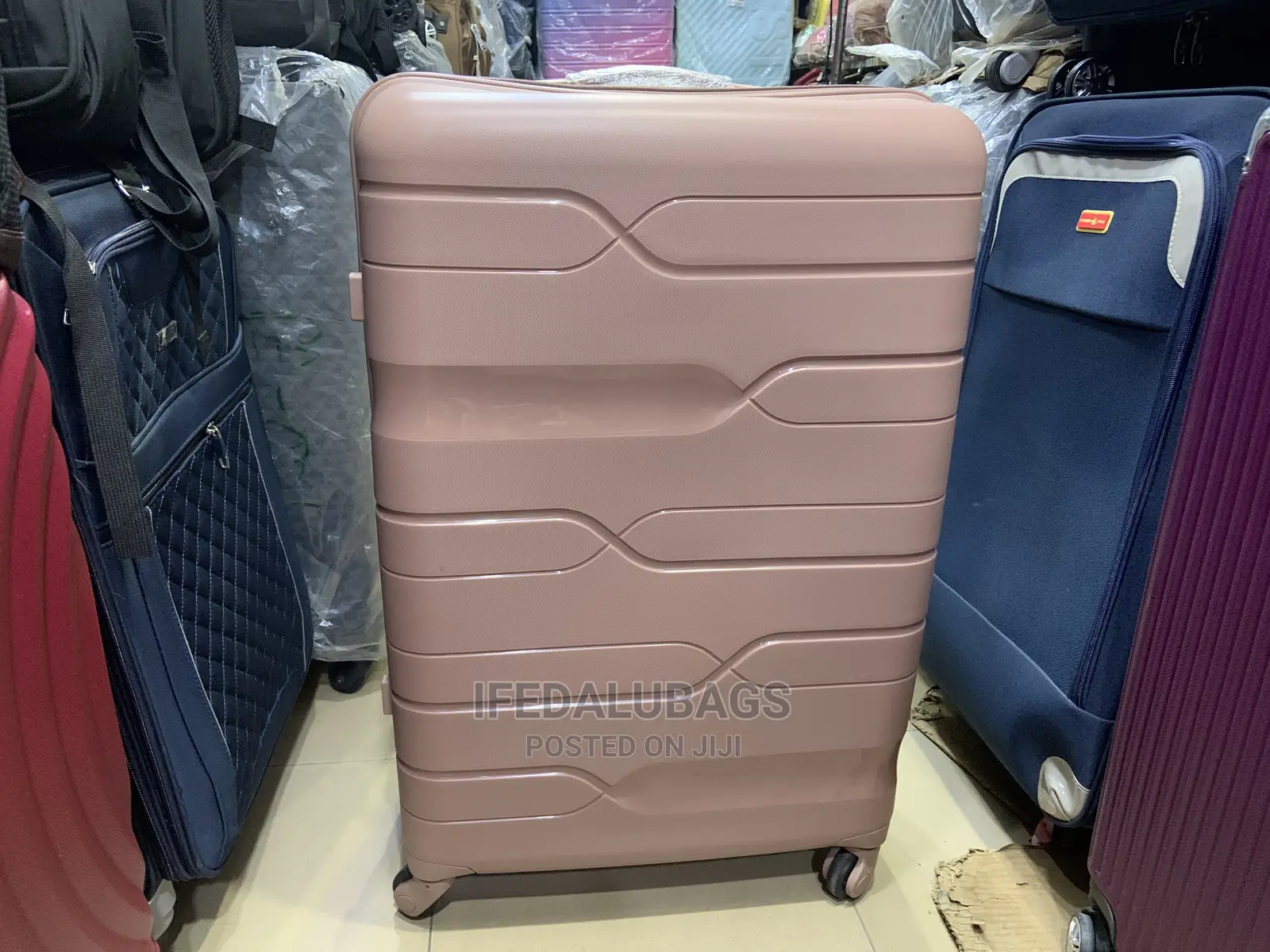Big Size Quality Imported Unbreakable Plastic Traveling Box