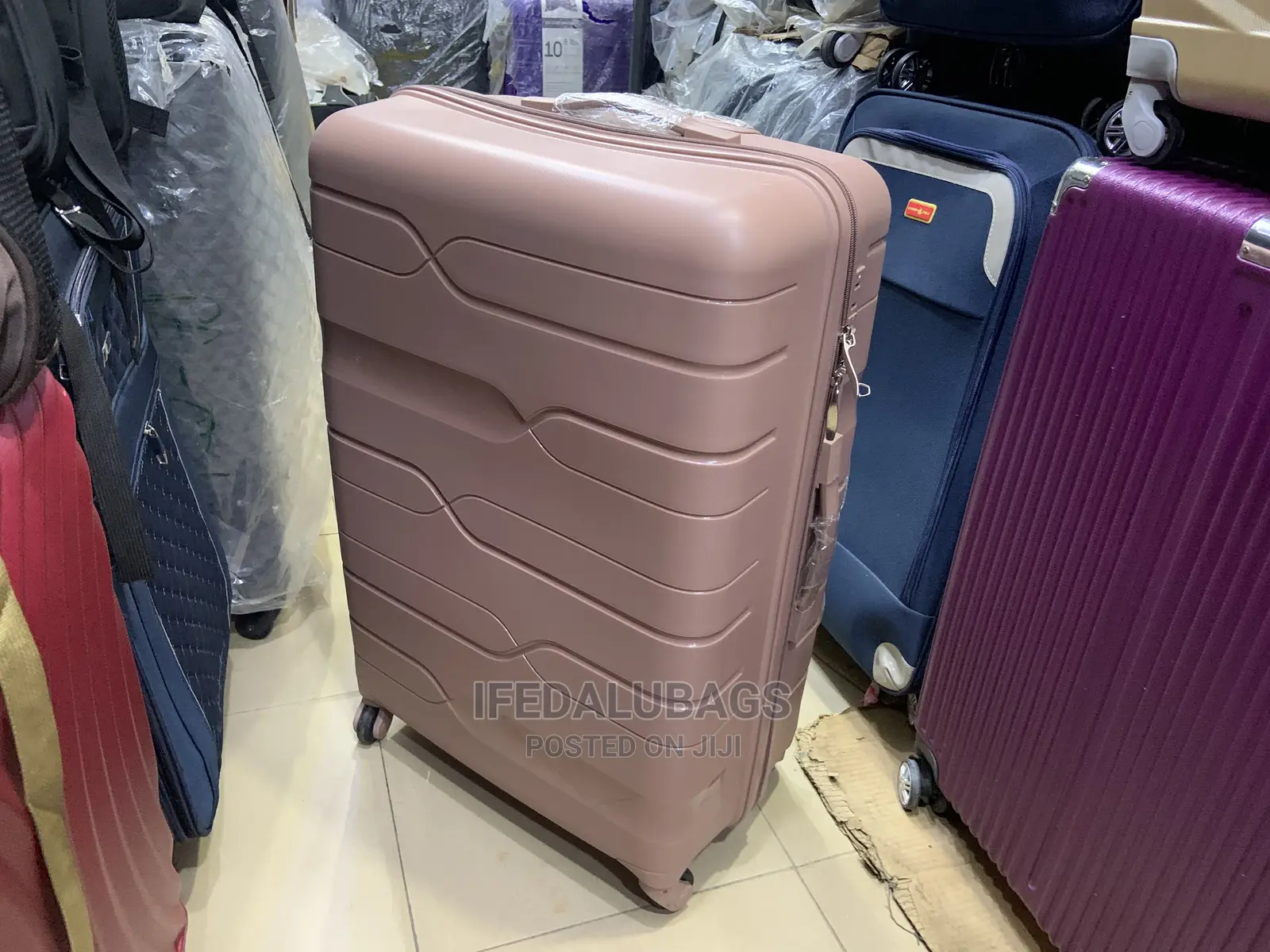 Big Size Quality Imported Unbreakable Plastic Traveling Box