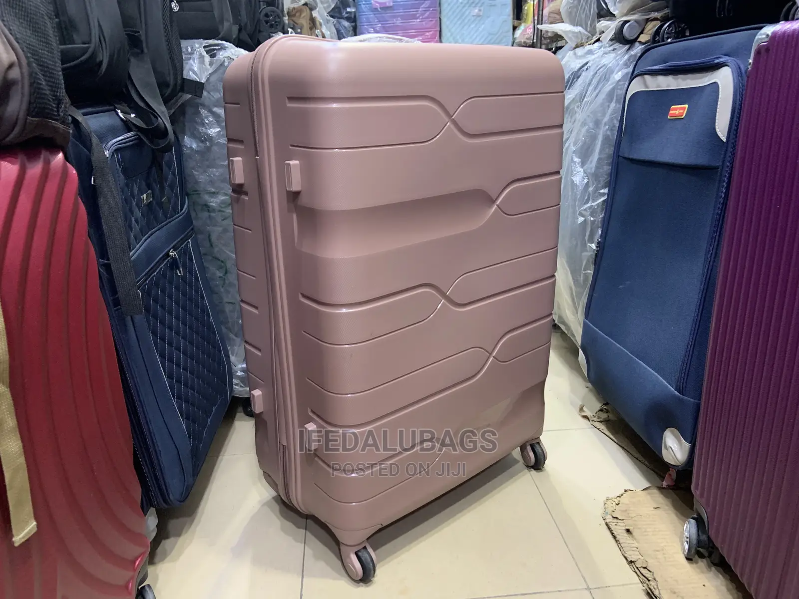 Big Size Quality Imported Unbreakable Plastic Traveling Box