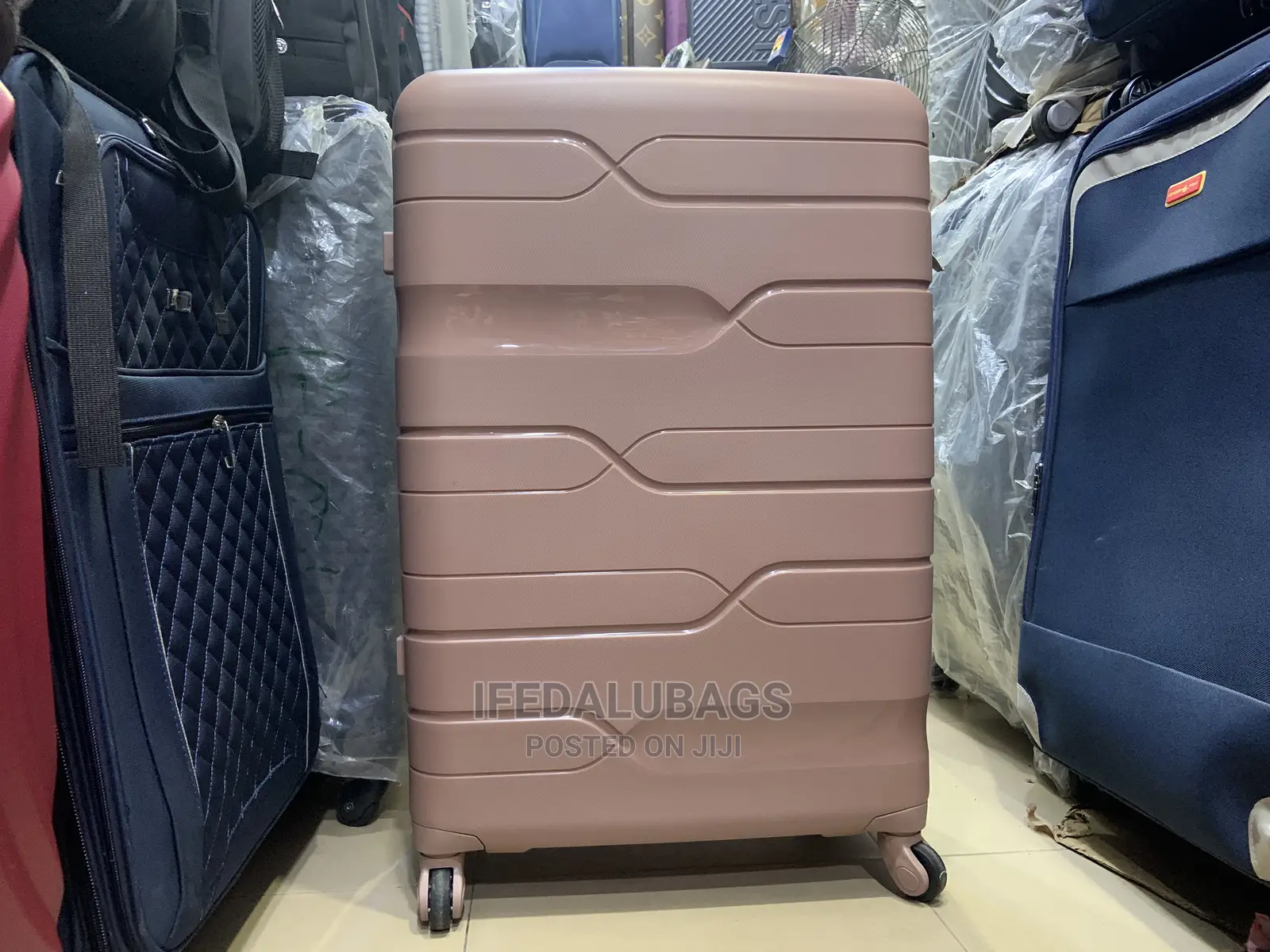 Big Size Quality Imported Unbreakable Plastic Traveling Box
