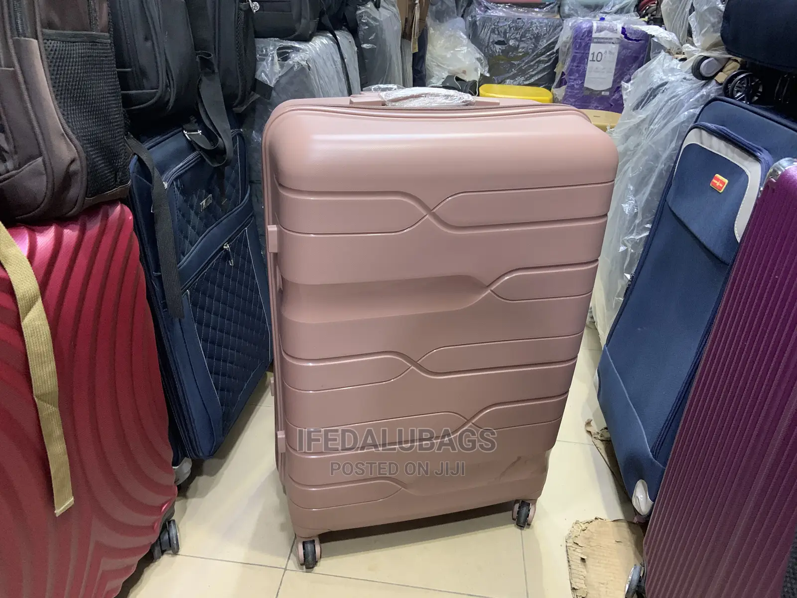 Big Size Quality Imported Unbreakable Plastic Traveling Box