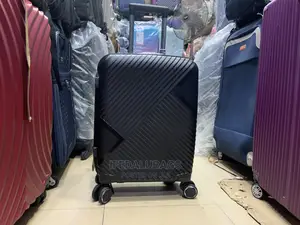 Small Size Quality Imported Unbreakable Traveling Luggage