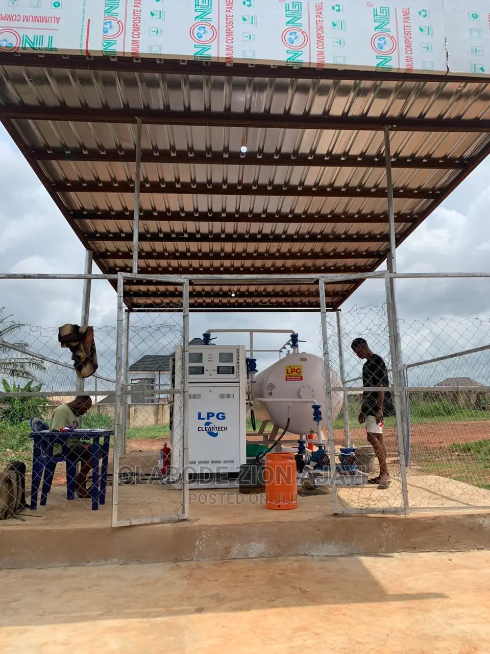 Construction Of 5tons Lpg (2.5tons ×2 ) Foreign Dispenser