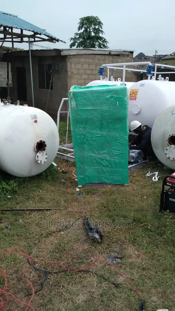 Construction Of 5tons Lpg (2.5tons ×2 ) Foreign Dispenser