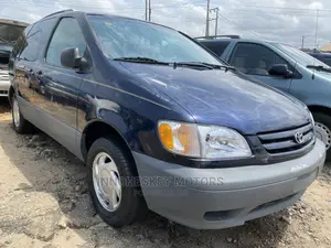 Toyota Sienna LE 2002 Blue