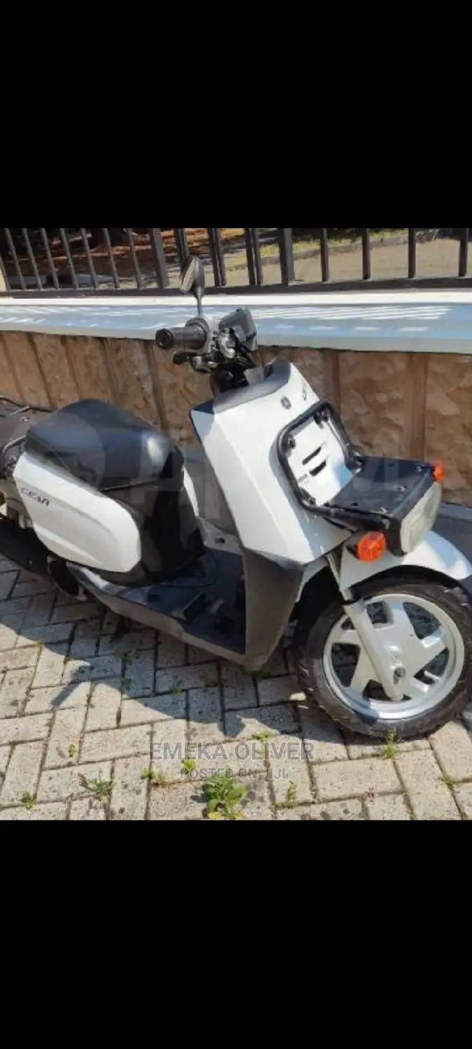 Yamaha Gear 2012 White