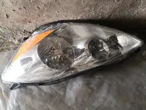Headlamp Toyota Sienna 2006 Model