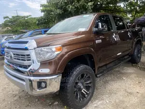 Toyota Tundra Platinum 5.7L V8 4x4 CrewMax 5.6 ft. box 145.7 in. WB