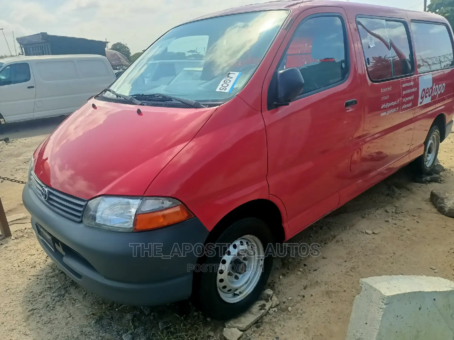 Toyota HiAce 2002 Red